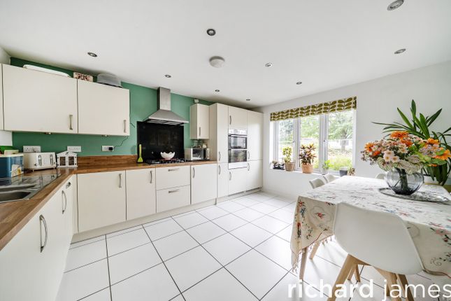 4, Cowleaze, Purton photo 2