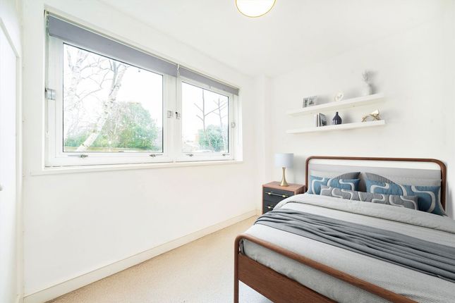 Flat 43, South View, Clifton Road, London photo 2