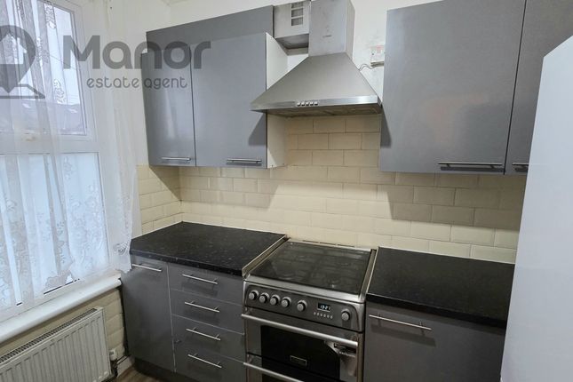 Flat 2, 302 Balfour Road, Ilford photo 2