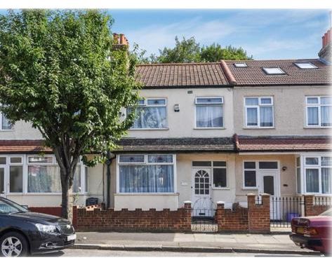 3-bed terraced on Seely Road, Tooting, £2,850/mo