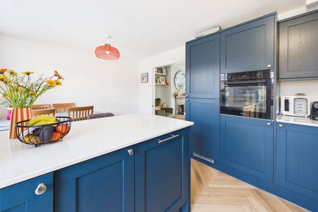 4, Distel Close, Gloucestershire photo 4