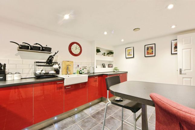Lilac Cottage, Micklehurst Road, Ashton-under-Lyne photo 4