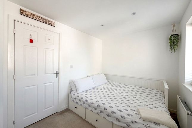 3 Daffodil Way, Bristol photo 2