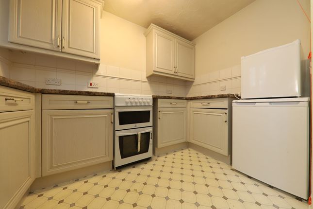 Flat 19, Hutchings Lodge High Street, Rickmansworth photo 4