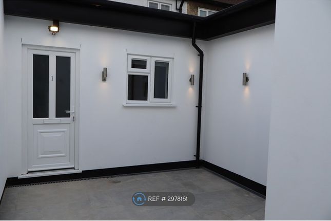 Flat   Kingston Road, Flat Kingston Road, Epsom photo 5
