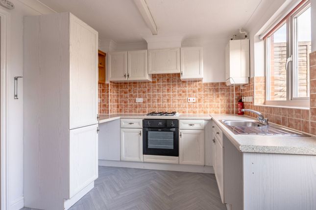 8 Guscott Close, Lowestoft photo 4