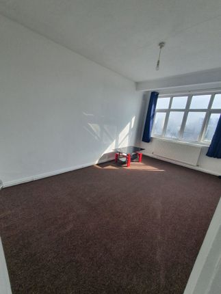Thumbnail Flat to rent in 489 Commercial Road, London
