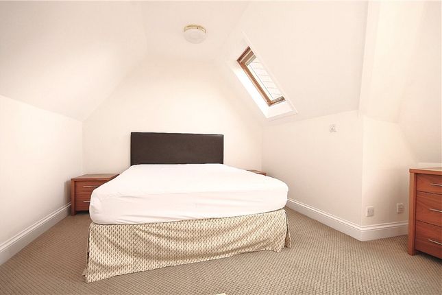 Flat 12 Wraysbury Hall,, Ferry Lane, Staines-upon-Thames photo 2