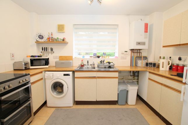 Maisonette to rent in Jackson Road, Crawley, West Sussex.