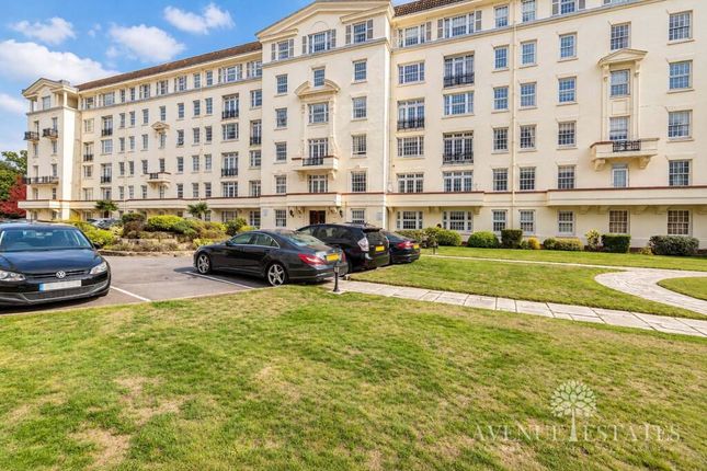 3-bed flat on Bath Road, Bournemouth, £270,000