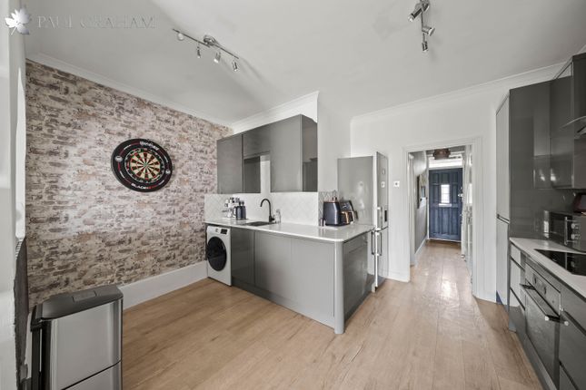 12, Bernard Road, Wallington photo 4