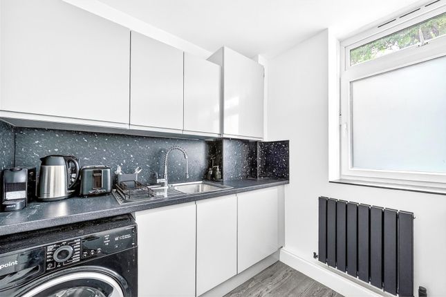 Flat 4, Briggs House, Chambord Street, London photo 2