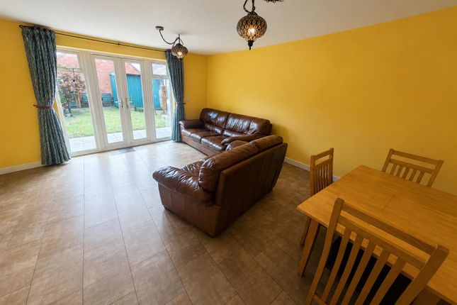 25, Rochester Road, Corby photo 3