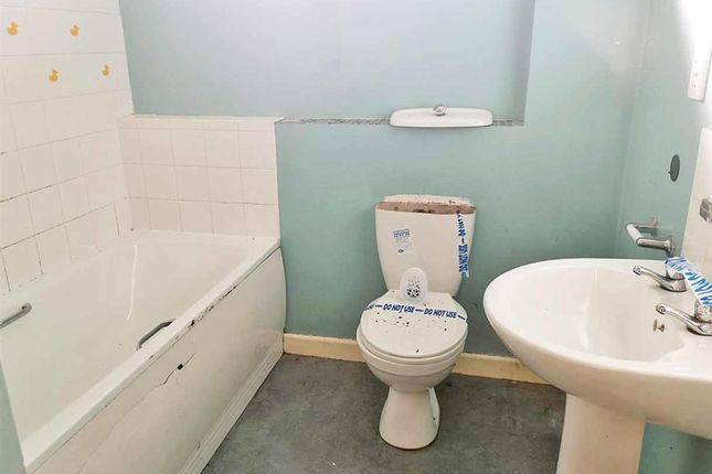 4, Hendra Heights, ST. AUSTELL photo 3