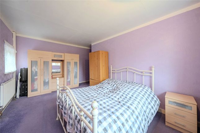 25, Lingfield Walk, West Yorkshire photo 4