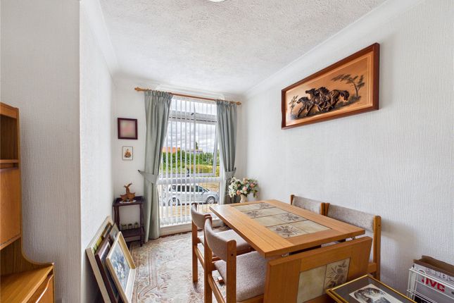 31, Sproughton Court, Ipswich photo 3