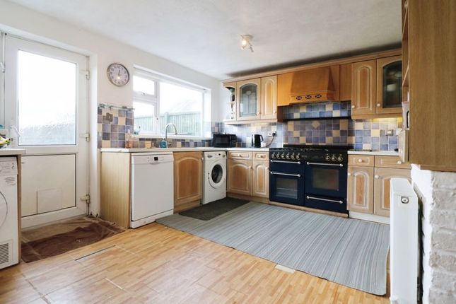 Terraced house for sale in Willoughby Road, Langley, Slough