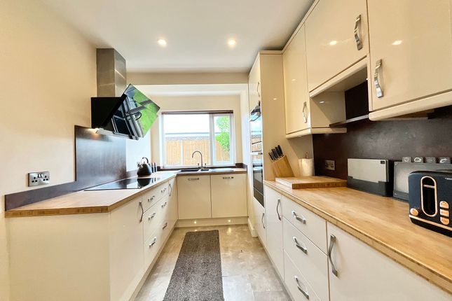 3 Aynsley Close, Stoke-On-Trent photo 3