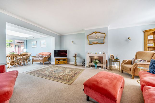 15 Holmwood Close, Chichester photo 2