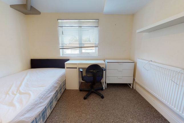 5, Spring Bank Crescent Headingley, Leeds photo 3