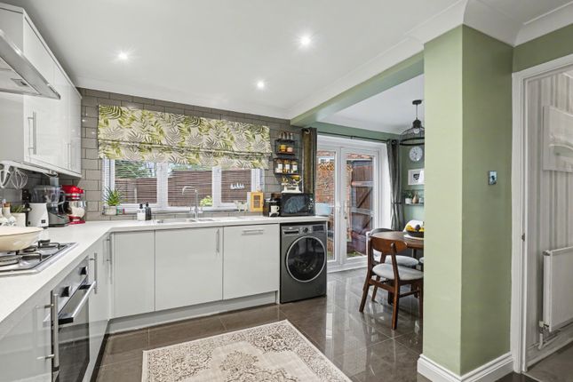 260 Beechings Way, Twydall, Kent photo 4