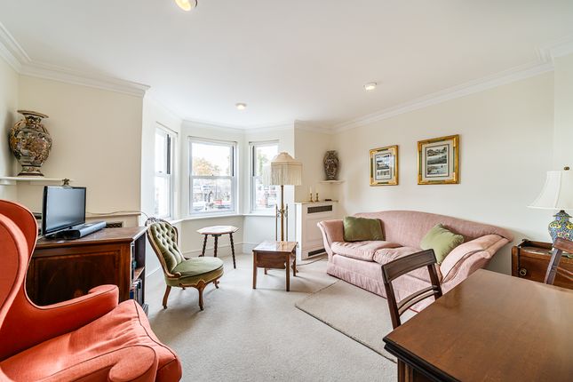 Flat 6, 26, Beaufort Gardens, London photo 4
