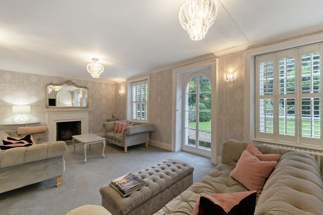 Arbon Cottage, Holloway Hill, Chertsey photo 2