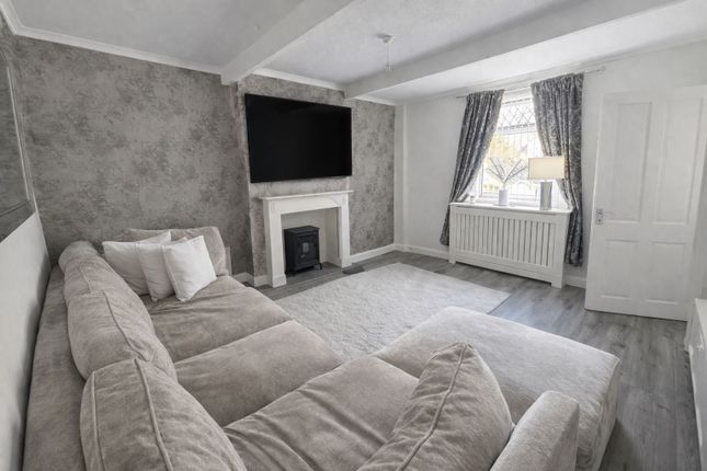11, Roundfield Place, Bradford photo 4