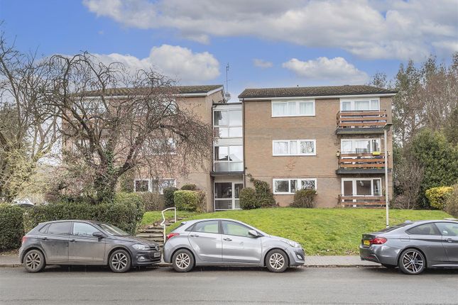 Thumbnail Flat for sale in Avenue Road, St.Albans