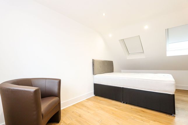 Loft Room, 6, 60 Orchard Avenue, London photo 4