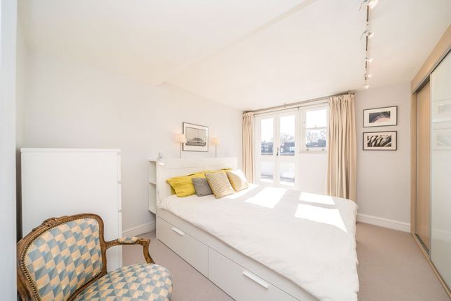 Flat 31, Roberts Court, 45, Barkston Gardens, London photo 4