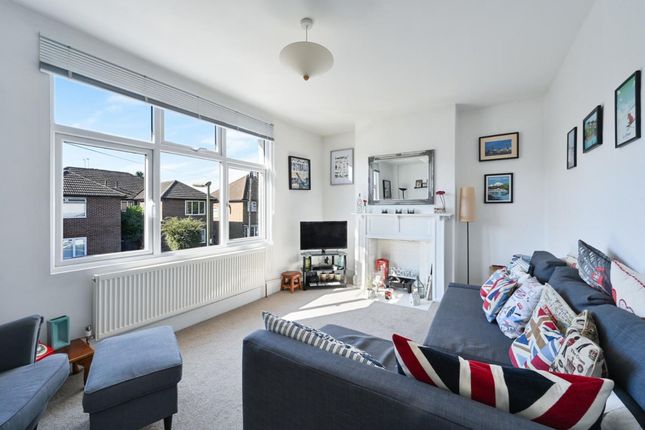 21a Lyme Regis Road, Banstead photo 3