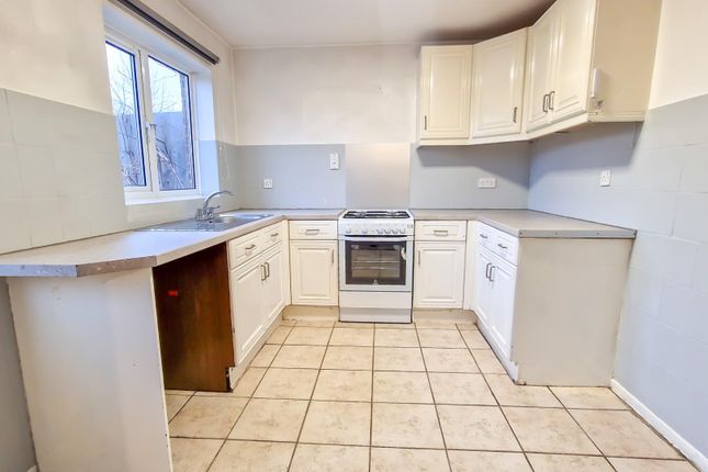 27, Perceval Close, Northampton photo 3