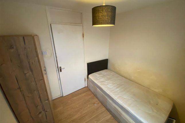 Thumbnail Room to rent in Overbury Street, London