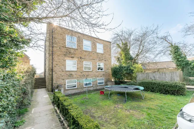 Flat 1 , Main Street, Wakefield photo 2