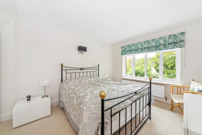 Flat 6, Aintree House, Lawrie Park Road, London photo 4