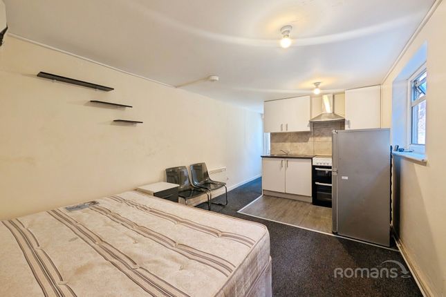 Flat 1, 93, Kings Road, Berkshire photo 4