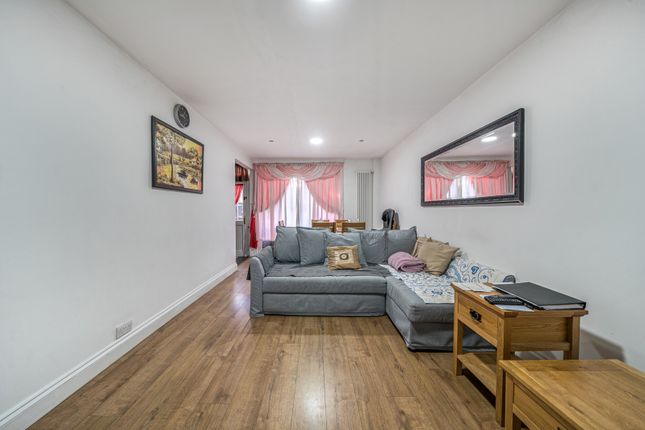 17, Friendship Walk, Northolt photo 3