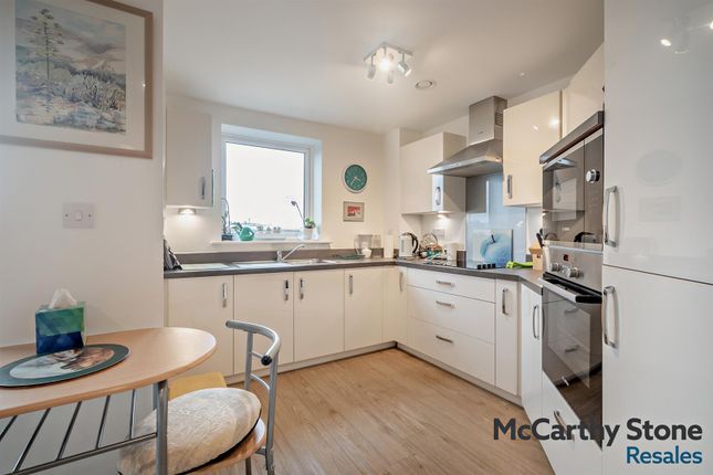 43 Goldwyn House, Studio Way, Borehamwood photo 3