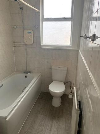 8, Flat 4, Brisbane Road, Ilford, Ilford photo 3
