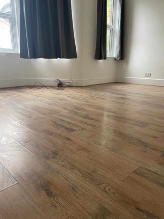 Flat to rent in Belmont Road, London