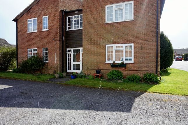 Flat to rent in Oak Close, Burbage, Leicester.