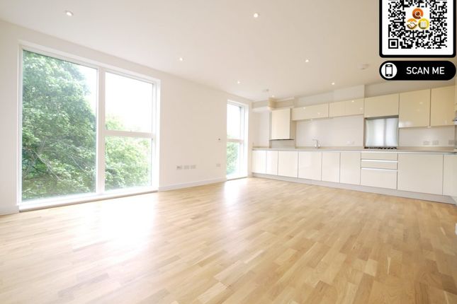 Flat for sale in Manor Road, West Ealing