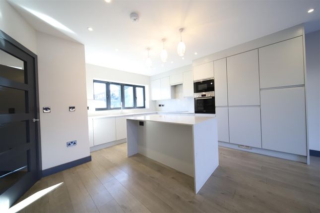 4a, Lincoln Road, Enfield photo 2