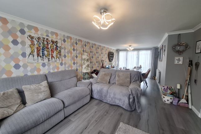 7, Coverdale, HEMEL HEMPSTEAD photo 3