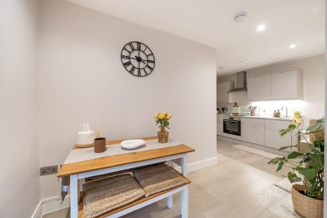 Flat 18 Shaftesbury Court, 18, Chalvey Park, Slough photo 4
