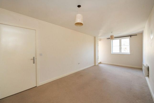 76, The Parklands, Dunstable photo 3