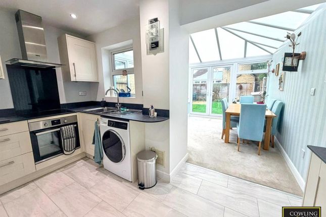 3, Carlyle Gardens, Wickford photo 2