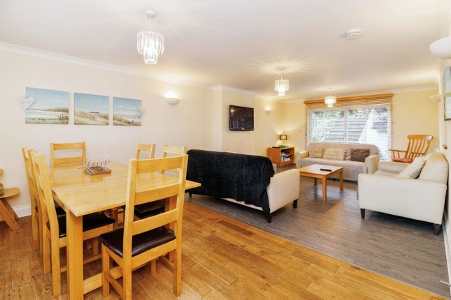 Apartment 1 Goodrington Lodge, 17, Alta Vista Road, Devon photo 3