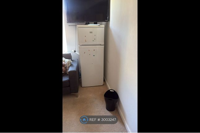 Easby Crescent, Morden photo 4